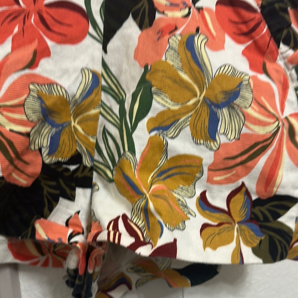 Zara High-Waist Floral Shorts in White, Coral, Mustard, Green, Black - Picture 4 of 7